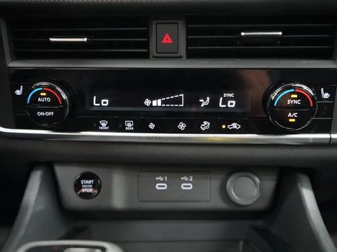 Used 2025 Nissan Rogue SV AWD/4WD image 33