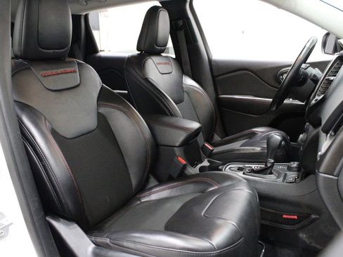 Used 2020 Jeep Cherokee Trailhawk w/ Cold Weather Group image 14