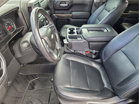 Used 2019 Chevrolet Silverado 1500 Custom w/ Custom Value Package RWD image 12