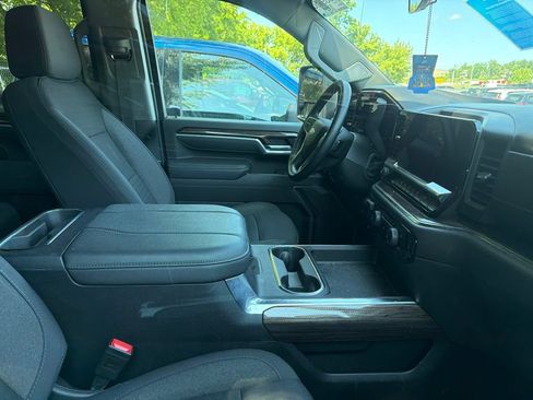 Used 2025 Chevrolet Silverado 2500 LT w/ Convenience Package AWD/4WD image 5