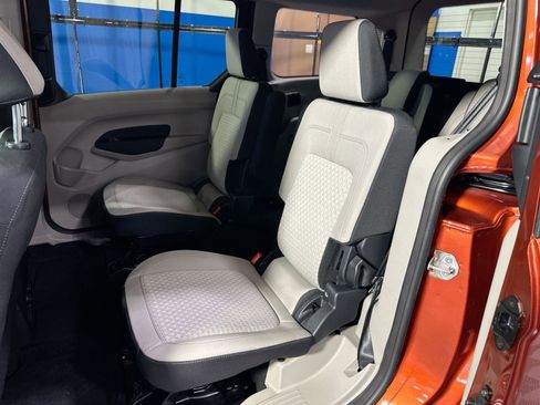 Used 2022 Ford Transit Connect XLT image 31