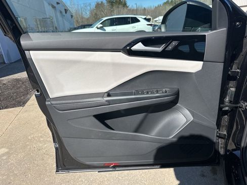 New 2026 Volkswagen Taos S image 10