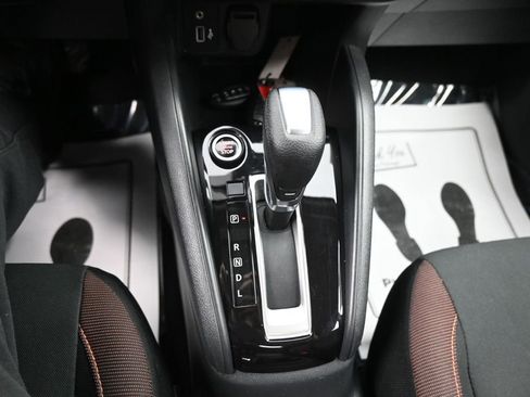 Used 2022 Nissan Versa SR w/ Convenience Package image 15