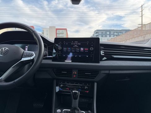 Used 2025 Volkswagen Jetta SE image 17