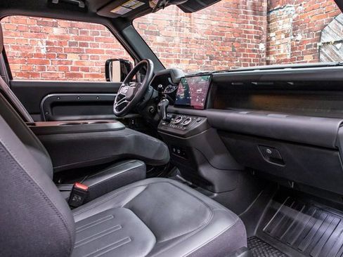 Used 2023 Land Rover Defender 90 X image 23