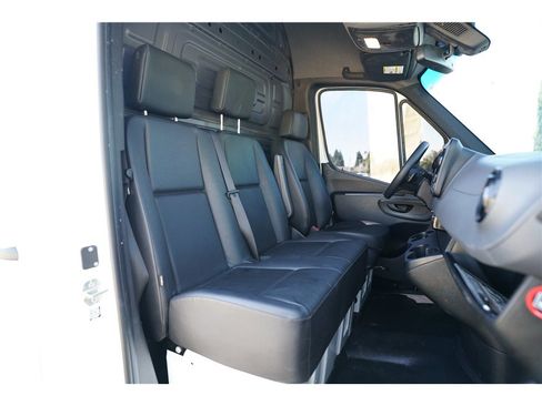 Used 2021 Mercedes-Benz Sprinter 2500 image 14