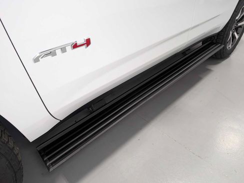 Certified 2025 GMC Yukon AT4 Ultimate AWD/4WD image 13