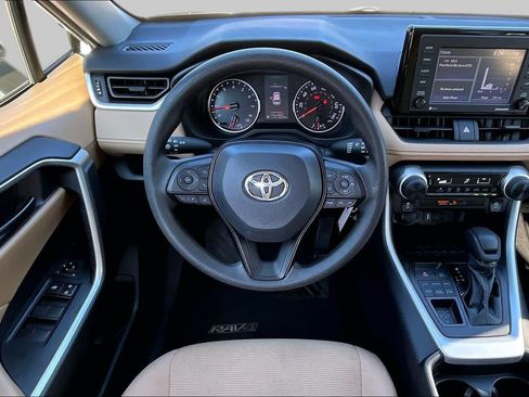 Used 2021 Toyota RAV4 LE AWD/4WD image 6