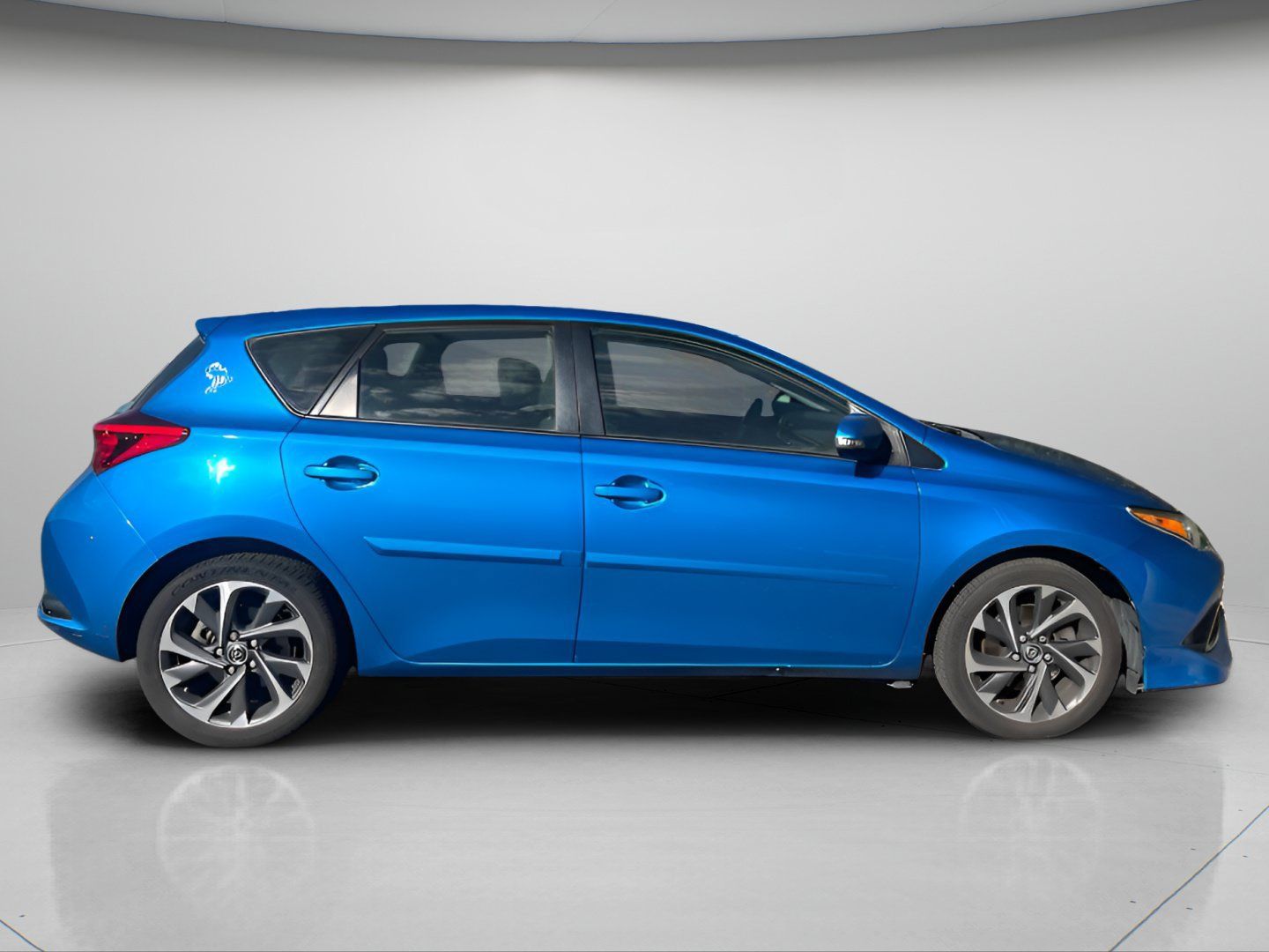 Used 2018 Toyota Corolla iM w/ All-Weather Mat Package FWD image 4