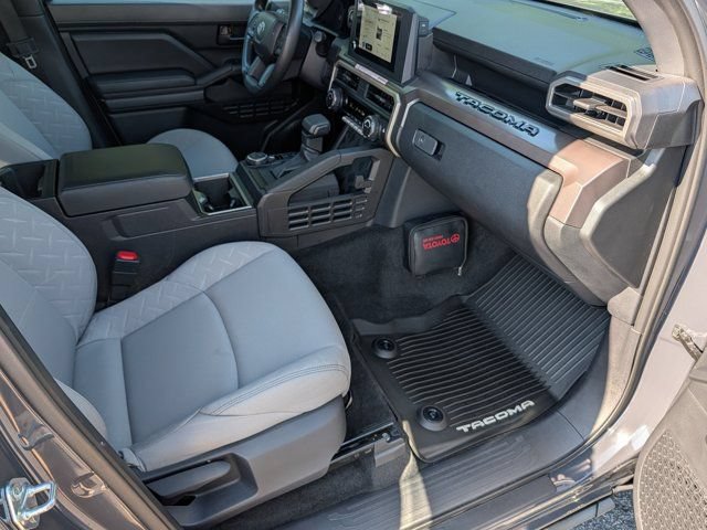 Used 2025 Toyota Tacoma SR5 AWD/4WD image 12
