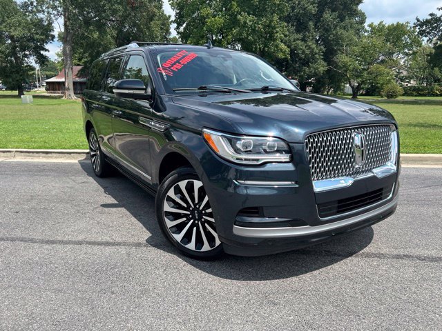 Used 2022 Lincoln Navigator Reserve AWD/4WD image 2
