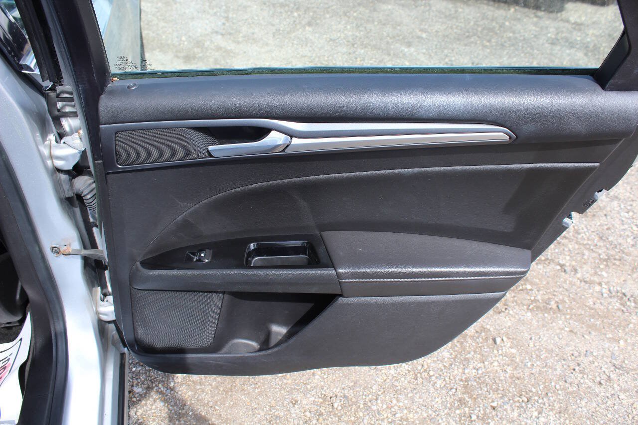 Used 2014 Ford Fusion Titanium FWD image 12
