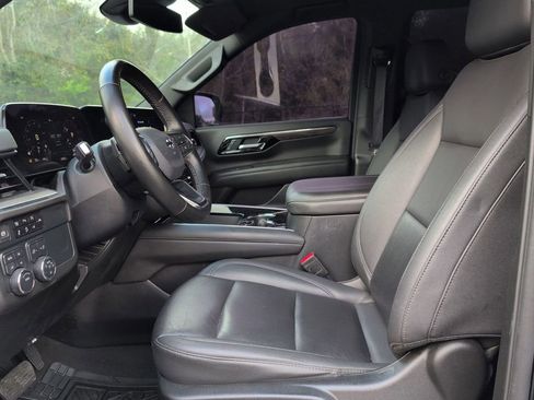 Used 2025 Chevrolet Tahoe Z71 w/ Comfort Package image 12