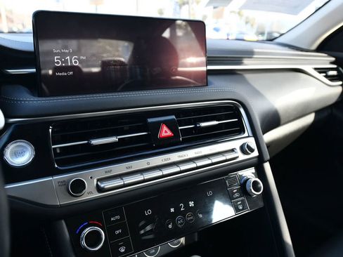 Used 2025 Genesis G70 2.5T RWD image 21