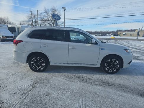 Used 2018 Mitsubishi Outlander SEL image 6