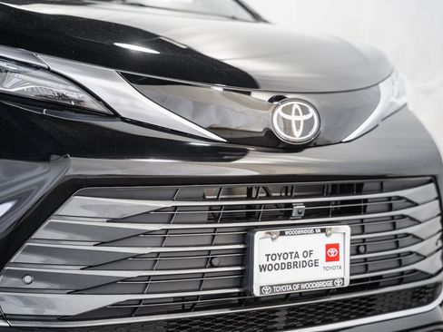 New 2026 Toyota Sienna Platinum image 12