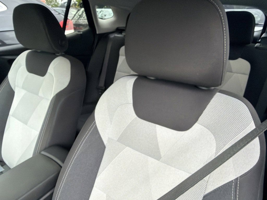 Used 2026 Chevrolet Trax LS w/ LS Convenience Package FWD image 9