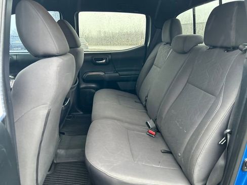 Used 2018 Toyota Tacoma TRD Sport image 13