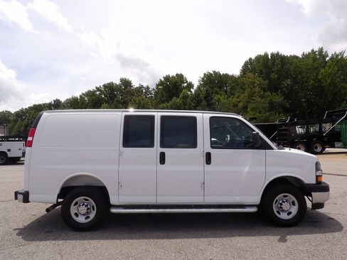 Used 2025 Chevrolet Express 2500 w/ Driver Convenience Package RWD image 9