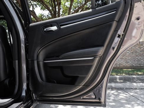 Used 2019 Chrysler 300 S RWD image 60
