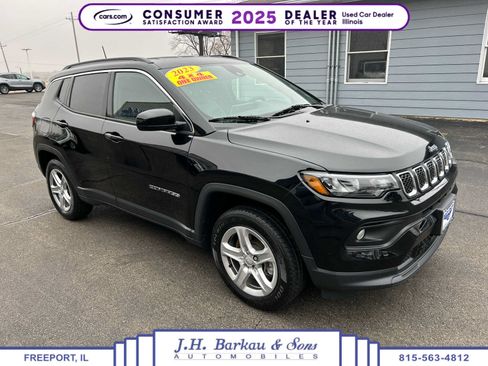 Used 2023 Jeep Compass Latitude w/ Convenience Group AWD/4WD image 1