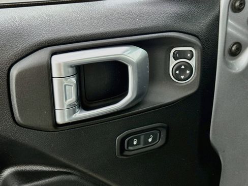 Used 2021 Jeep Wrangler Unlimited Sport AWD/4WD image 19