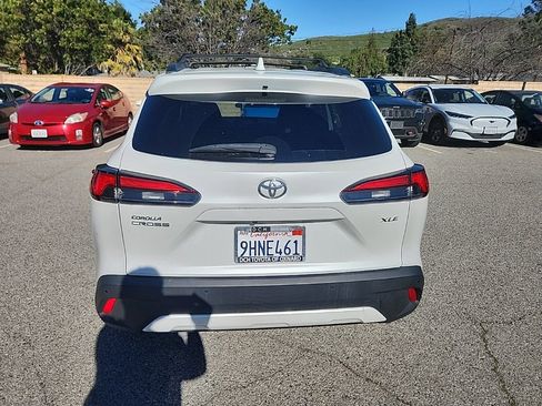 Used 2023 Toyota Corolla Cross XLE image 4