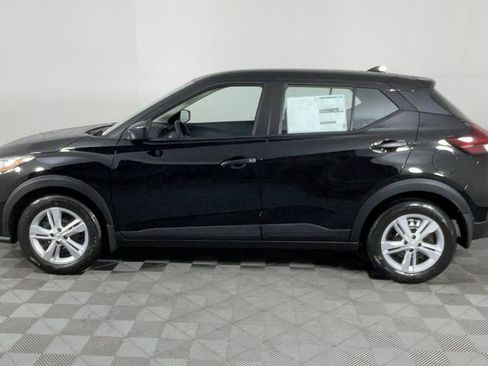 New 2025 Nissan Kicks Play S image 7