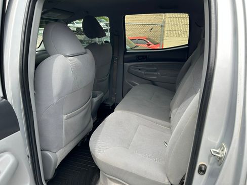 Used 2011 Toyota Tacoma 4x4 Double Cab w/ TRD Sport Pkg w/JBL Audio image 9