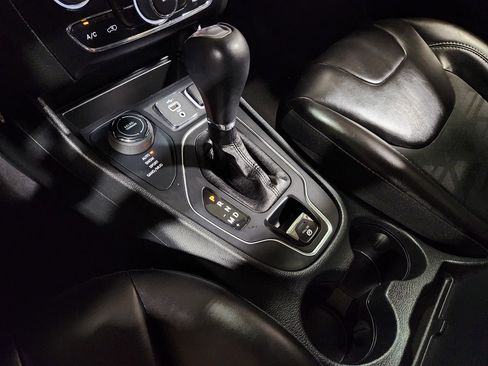 Used 2022 Jeep Cherokee Latitude w/ Sun & Sound Group image 40