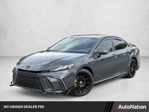 Used 2025 Toyota Camry SE w/ Convenience Package FWD image 1