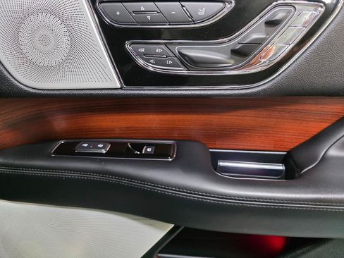 Used 2021 Lincoln Navigator Reserve w/ Luxury Package AWD/4WD image 32