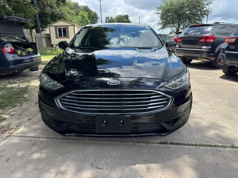 Used 2019 Ford Fusion SE FWD image 3
