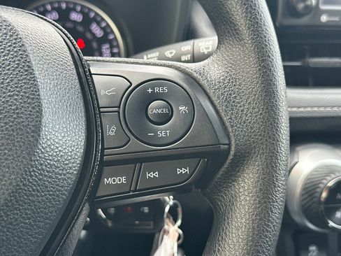 Used 2021 Toyota RAV4 LE image 27