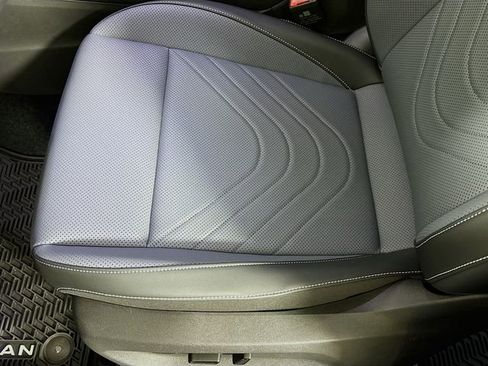 New 2025 Volkswagen Tiguan SE R-Line image 18