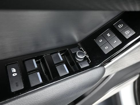 Used 2021 Land Rover Range Rover Velar R-Dynamic S AWD/4WD image 11