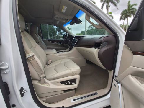 Used 2016 Cadillac Escalade Luxury RWD image 35