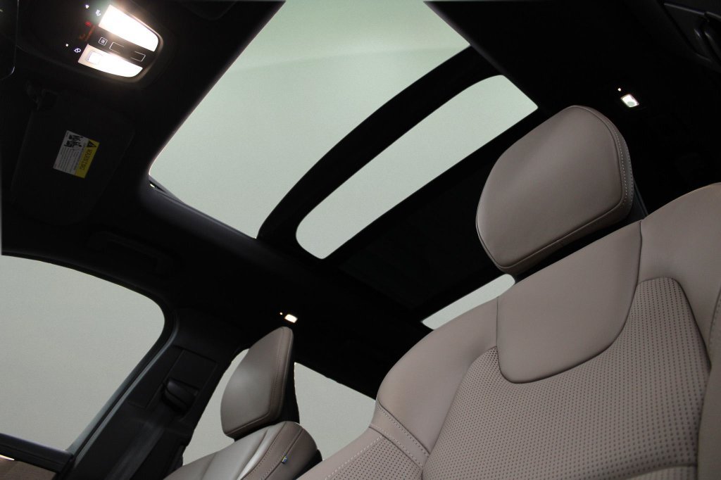 Certified 2025 Volvo XC90 B5 Ultra AWD/4WD image 42