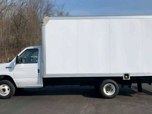 Used 2017 Ford E-450 and Econoline 450 Super Duty w/ Power Windows & Locks Group RWD image 5