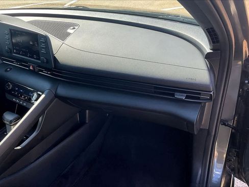 Used 2025 Hyundai Elantra Sport image 23