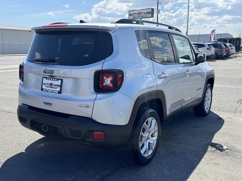 Used 2018 Jeep Renegade Latitude w/ Cold Weather Group AWD/4WD image 4
