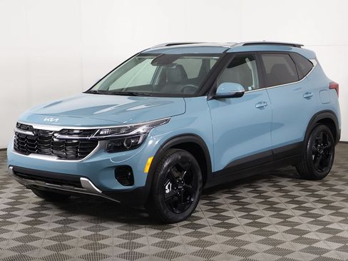 Certified 2026 Kia Seltos EX w/ EX Sunroof Package FWD image 9