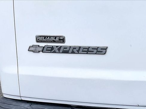 Used 2007 Chevrolet Express 3500 Extended Passenger w/ LT Preferred Equipment Group RWD image 26