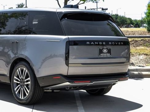 New 2026 Land Rover Range Rover Long Wheelbase SE AWD/4WD image 15