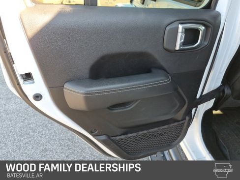 Used 2021 Jeep Wrangler Unlimited Sahara 4xe image 22