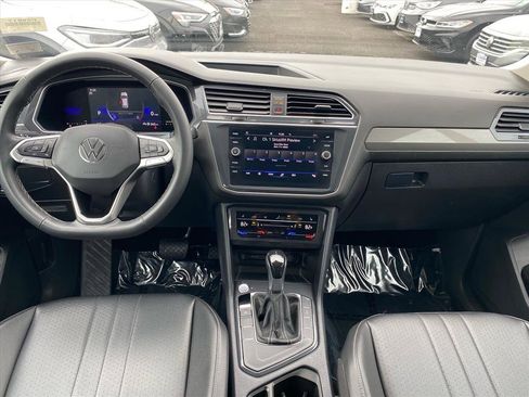 Used 2022 Volkswagen Tiguan SE image 12