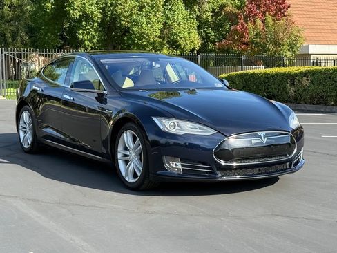 Used 2013 Tesla Model S image 3