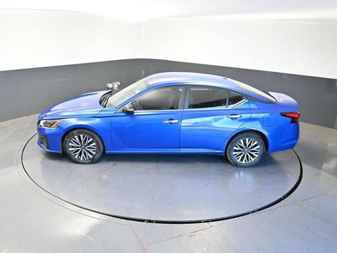 Used 2025 Nissan Altima 2.5 SV FWD image 45