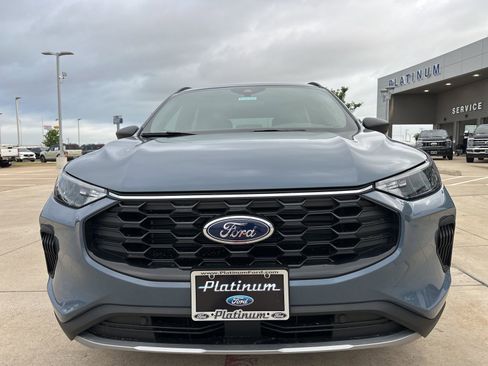 Used 2025 Ford Escape ST-Line w/ Equipment Group 301A image 2