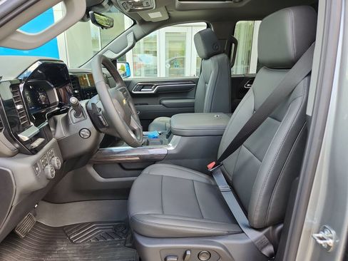 New 2026 Chevrolet Silverado 1500 LTZ w/ LTZ Premium Package AWD/4WD image 11